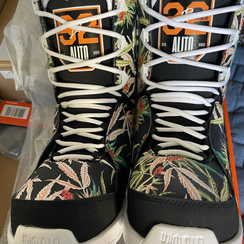 thirtytwo Lashed Alito Snowboard Boots - Picture 3 of 11